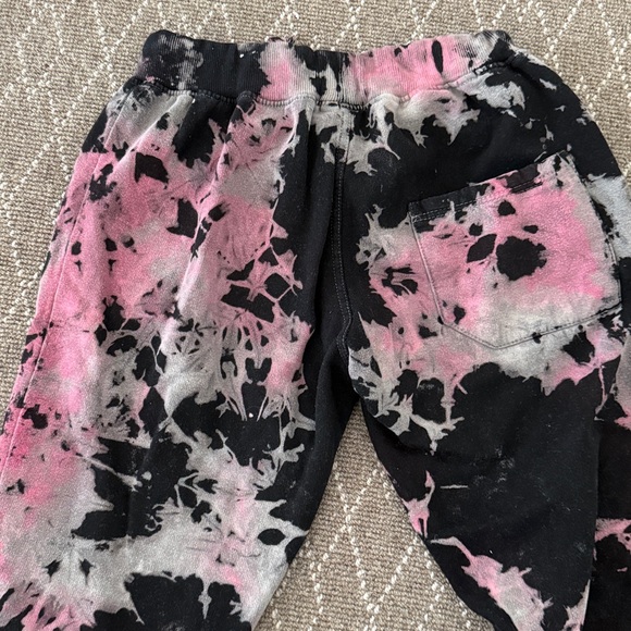 Stylish Joggers in Black and Pink. Size small - Picture 3 of 4